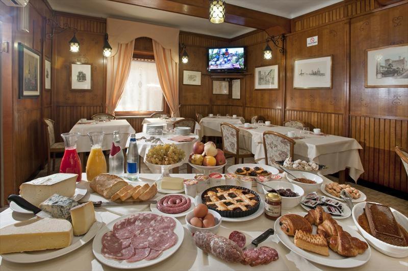 Albergo Badellino Бра Екстериор снимка